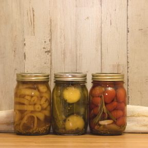 Konzervek, befőttek