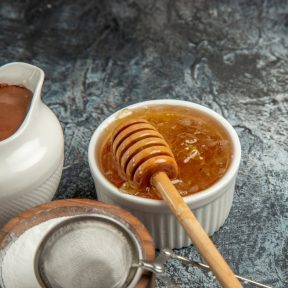 Cukrok, méz, cukorpótlók